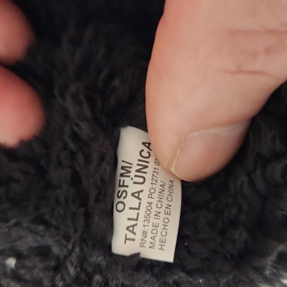 Girls winter hat/beanie - Picture 2 of 2